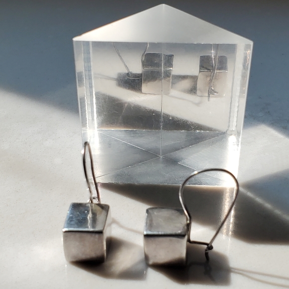 No Brand Jewelry - 925 Sterling Silver Sculptural 10mm Cube Earrings